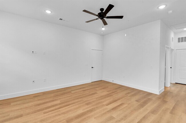 1512 Bernard St Garland, TX 75089 photo 2