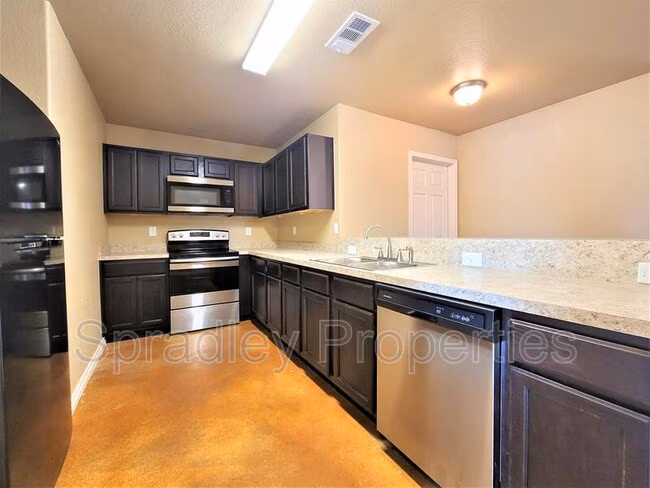 737 Laila Ln Belton, TX 76513 photo 3