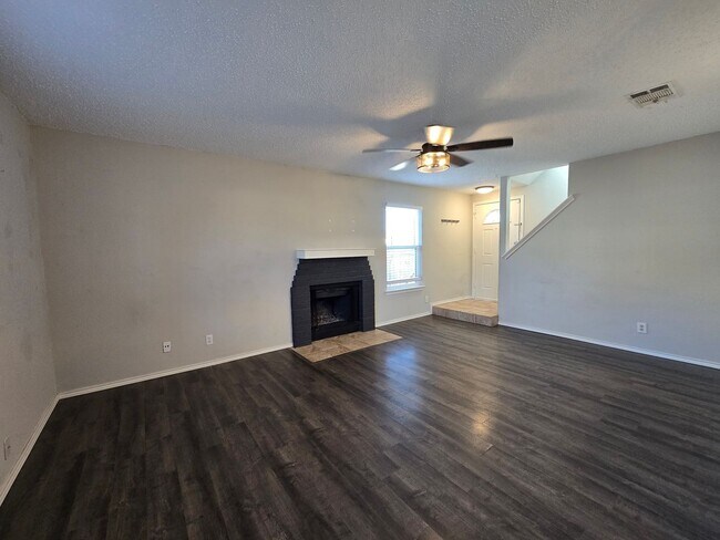 8810 Springmail Circle, Austin, TX 78729 photo 2