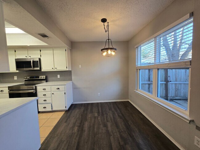 8810 Springmail Circle, Austin, TX 78729 photo 3