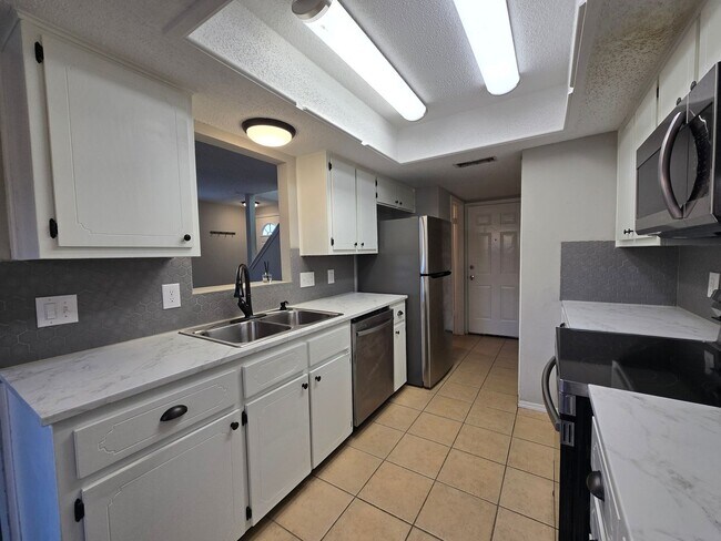 8810 Springmail Circle, Austin, TX 78729 photo 5
