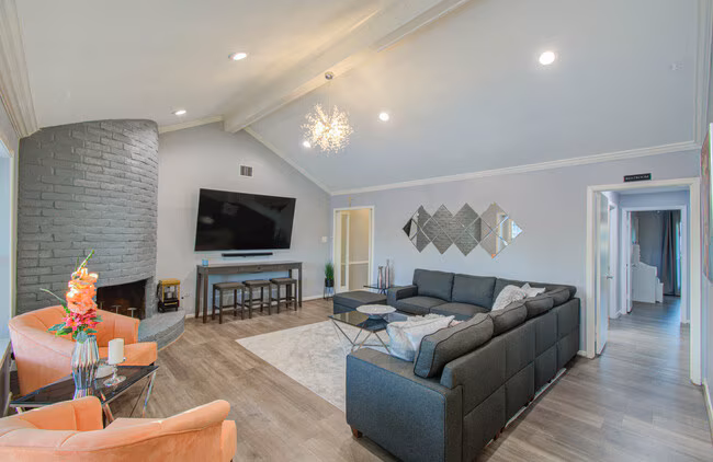 10606 Kirkwren Dr photo 4