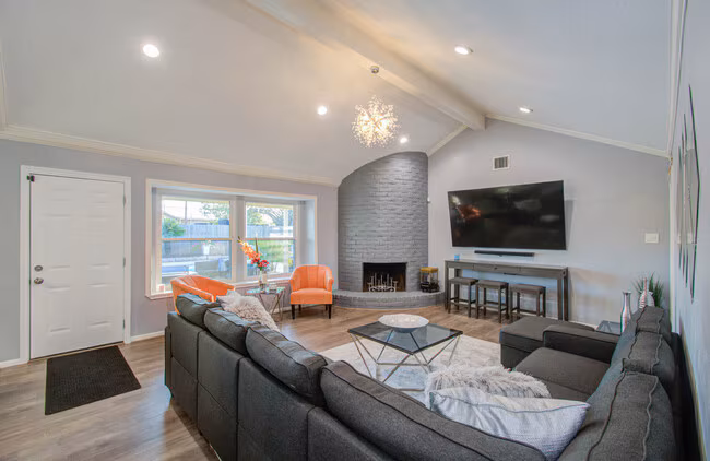 10606 Kirkwren Dr photo 2