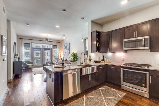 5195 Hidalgo Street, Houston, TX 77056 photo 3