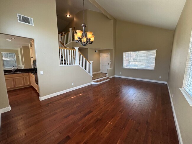 Beautiful Remodeled 4 Bedroom, 3 Bath Home photo 4