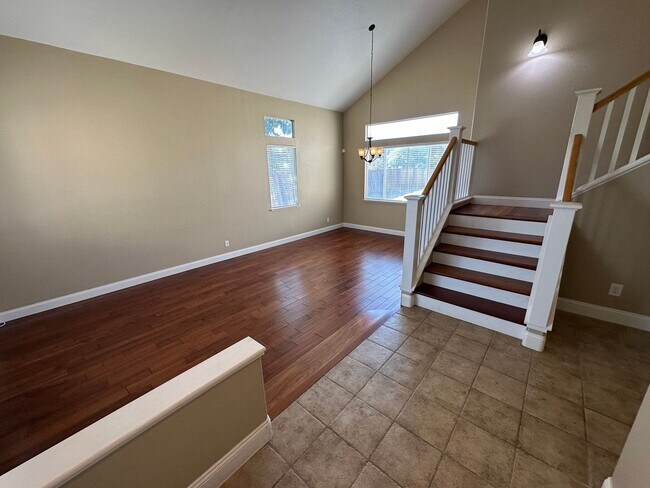 Beautiful Remodeled 4 Bedroom, 3 Bath Home photo 2