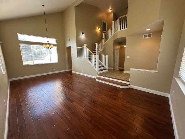 Beautiful Remodeled 4 Bedroom, 3 Bath Home photo 3