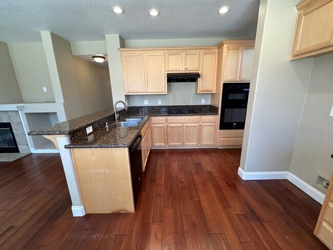 Beautiful Remodeled 4 Bedroom, 3 Bath Home photo 5