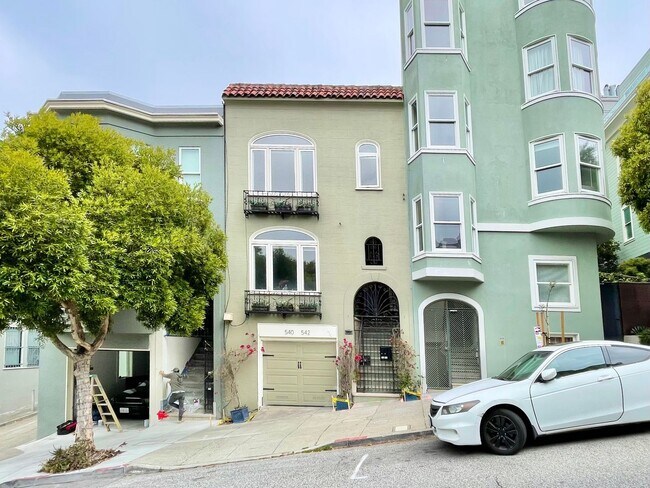 540 - 542 Vallejo Street photo 2