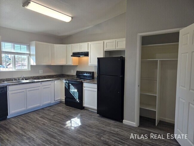 465 W Ivyglen St Mesa, AZ 85201