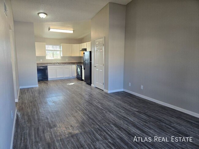 465 W Ivyglen St Mesa, AZ 85201 photo 3