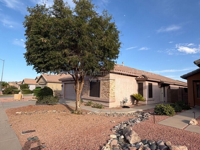 15847 W Saguaro Ln Surprise, AZ 85374 photo 4