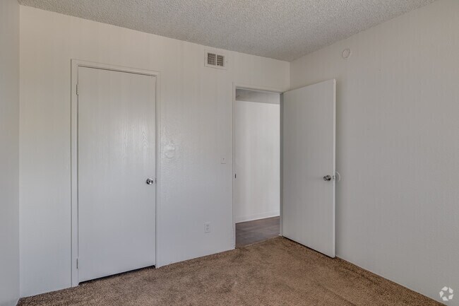 Tamarak Gardens Apartments photo 4