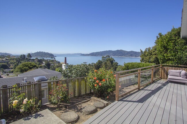 New: Stunning Bay and Bridge Views 3Bed  Office -Bushell Homes photo 5