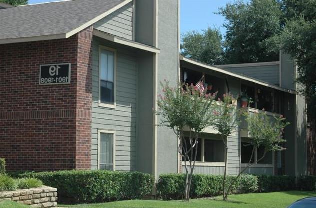 2301 Ave H East Grand Prairie, TX 75050 photo 4