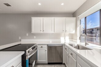 11666 N 28th Dr Phoenix, AZ 85029 photo 2