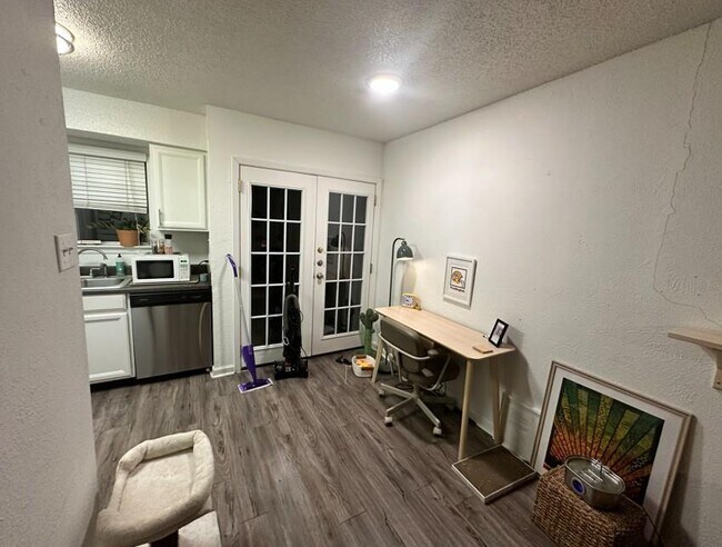 2005 Glen Allen St Austin, TX 78704 photo 5