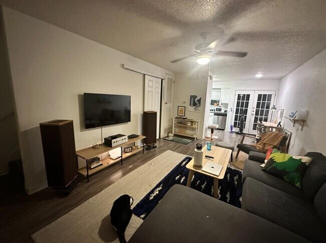 2005 Glen Allen St Austin, TX 78704 photo 3
