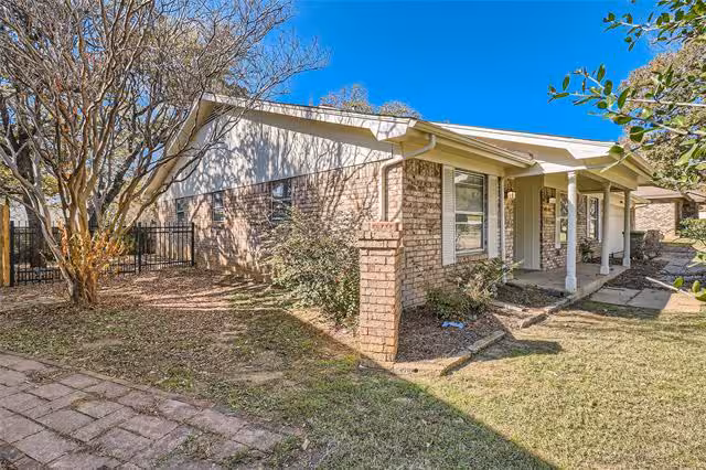808 Stratford Drive, Bedford, TX 76021 photo 2