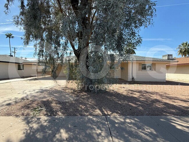935 E Wesleyan Dr Tempe, AZ 85282 photo 2