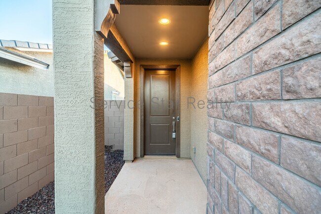 4334 N 94th Ave photo 3