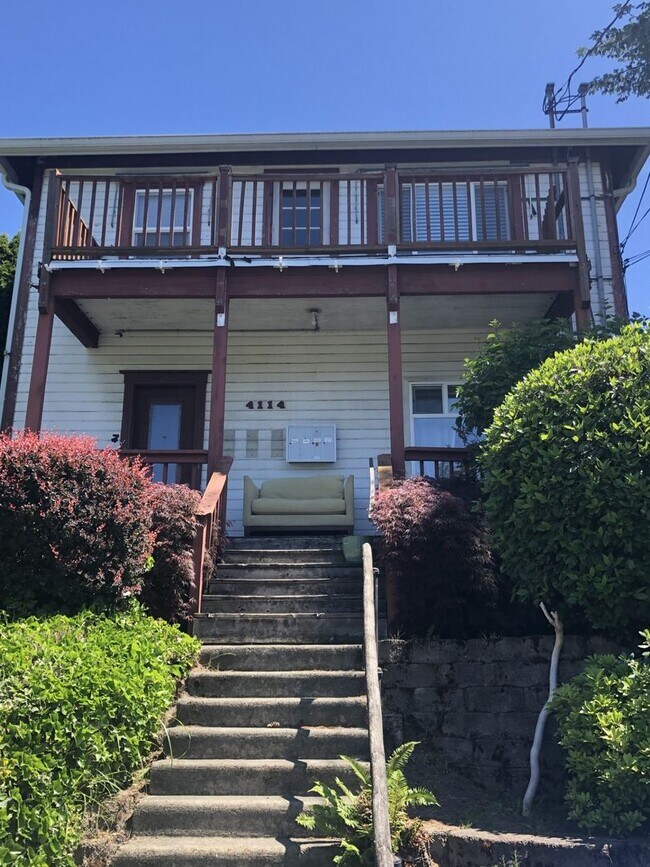 4114 Interlake Ave N Seattle, WA 98103 photo 2