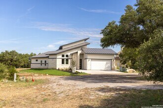 118 Cap Rock Dr Horseshoe Bay, TX 78657 photo 5