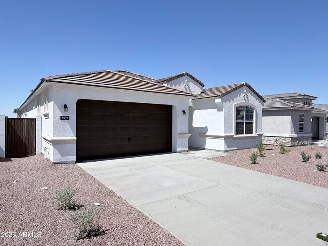 6991 W Pinnacle Vista Dr Peoria, AZ 85383 photo 2