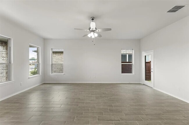 2004 Poppy Way, Mesquite, TX 75181 photo 5
