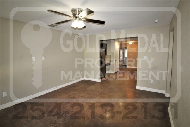 1017 S 9th St Copperas Cove, TX 76522 photo 2