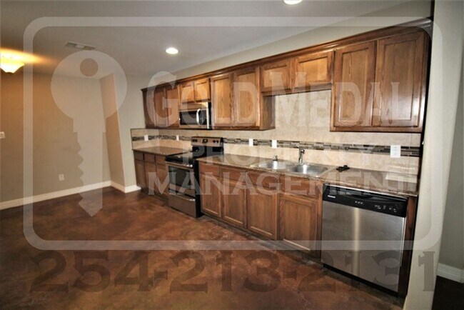 1017 S 9th St Copperas Cove, TX 76522 photo 4