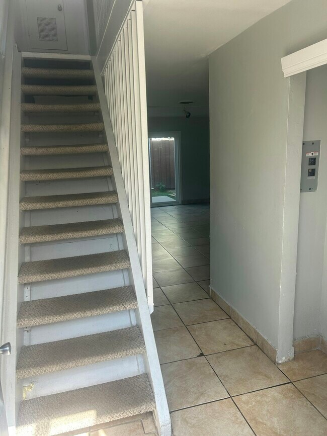 458 Grand Ave Spring Valley, CA 91977 photo 2