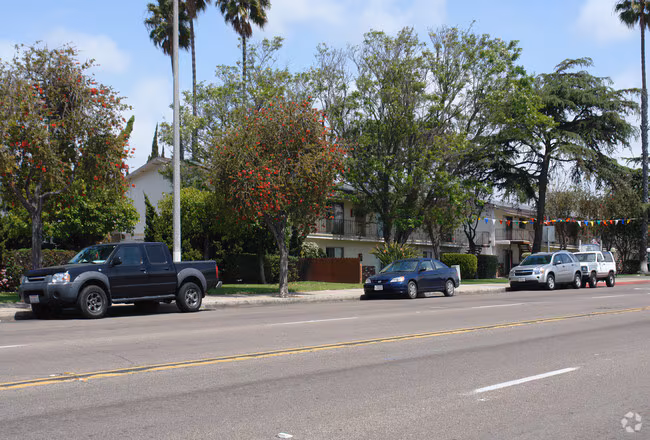 Bay Breeze Apartments photo 2