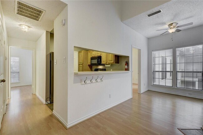 3001 Cedar St Austin, TX 78705 photo 3