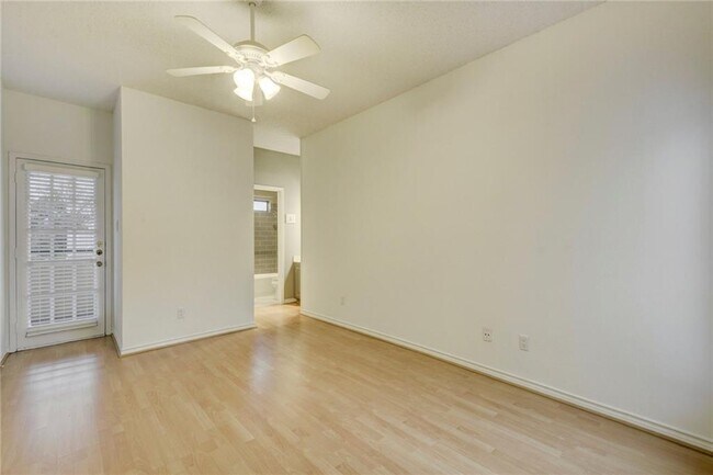 3001 Cedar St Austin, TX 78705 photo 4