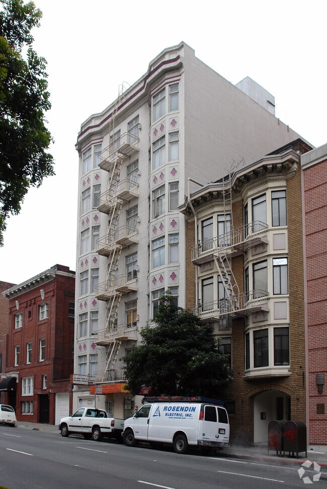 Worthington Apartments photo 2