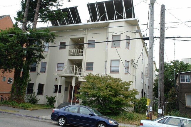 Evans Manor photo 3