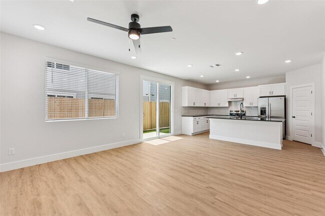 9311 Curious Squirrel St Austin, TX 78744 photo 3