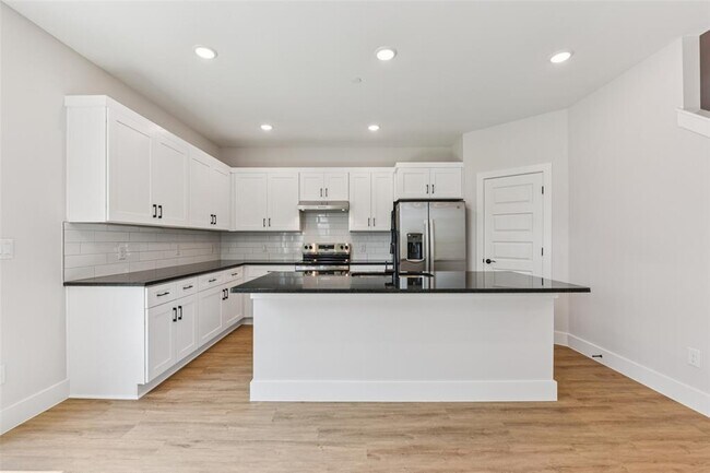 9311 Curious Squirrel St Austin, TX 78744 photo 5