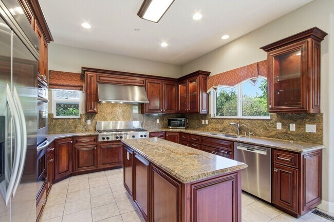 1367 Ramon Dr Sunnyvale, CA 94087 photo 5