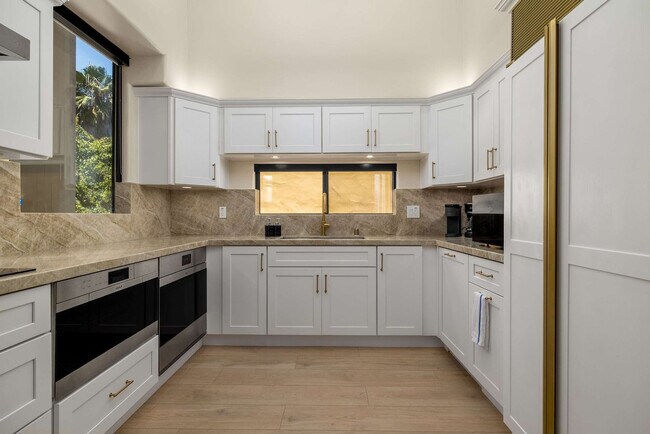 357 Playa Del Sur St San Diego, CA 92037 photo 4