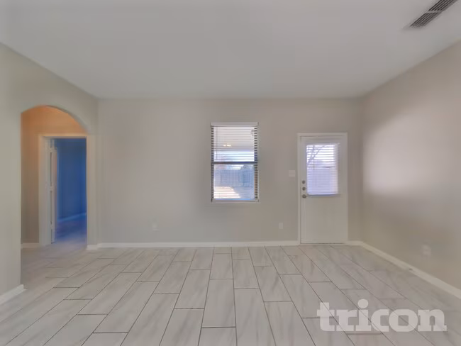 1342 Barrel Dr Dallas, TX 75253 photo 2