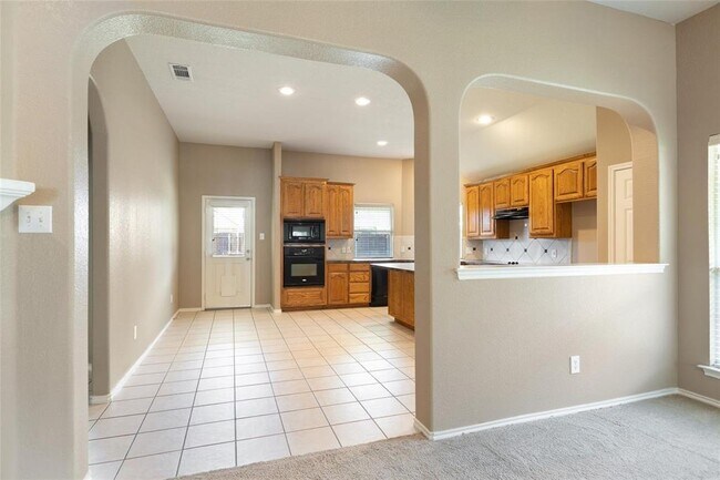 5739 Derek Way, Grand Prairie, TX 75052 photo 5