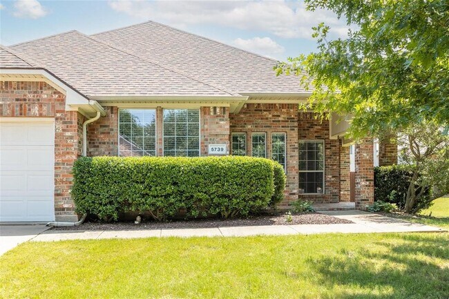 5739 Derek Way, Grand Prairie, TX 75052 photo 2