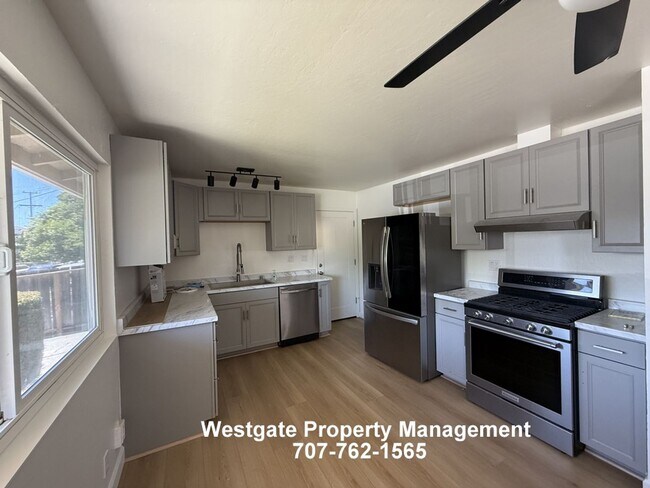 1340 Ramona Ln Petaluma, CA 94954 photo 3