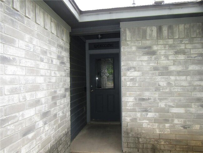 4904 Gnarled Oak Cove Austin, TX 78744 photo 3