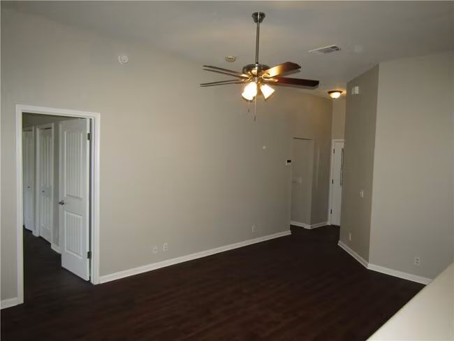 4904 Gnarled Oak Cove Austin, TX 78744 photo 5