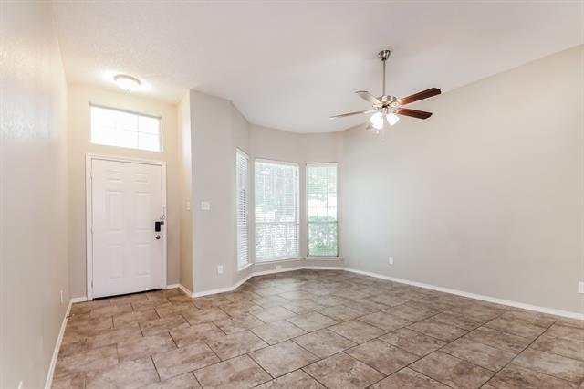 1521 Cool Springs Dr photo 3
