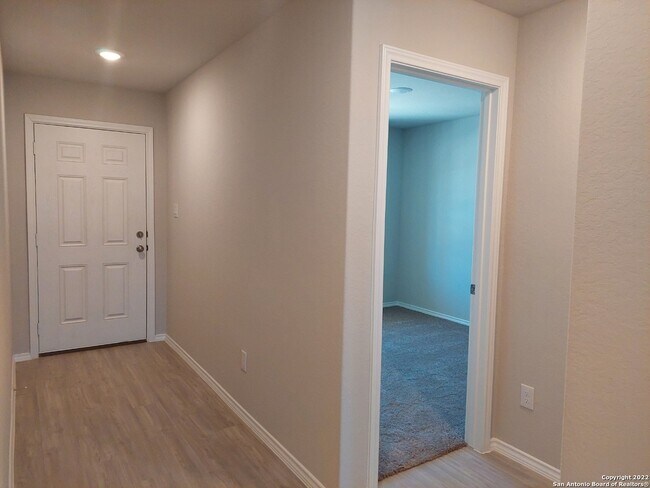 5731 Sunset Vis San Antonio, TX 78242 photo 3