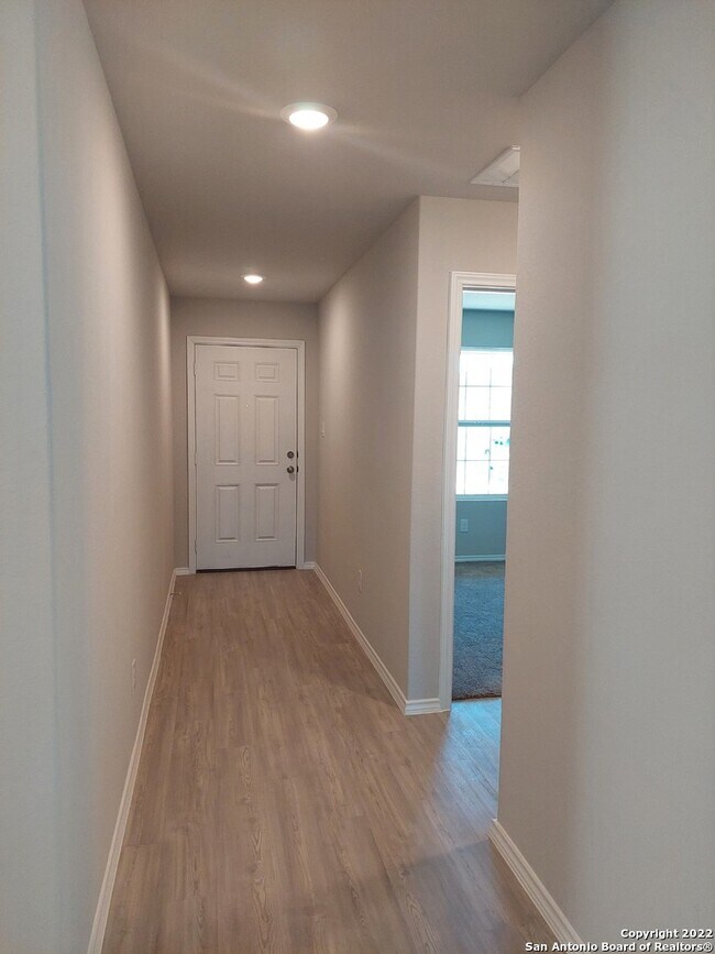 5731 Sunset Vis San Antonio, TX 78242 photo 4